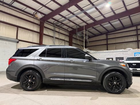 Used 2020 Ford Explorer XLT RWD image 4