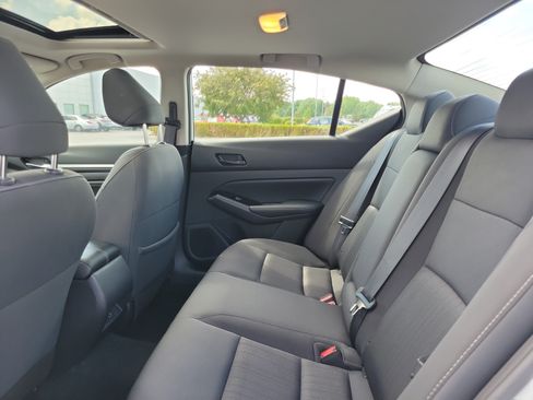 Used 2023 Nissan Altima 2.5 SV w/ SV Premium Package FWD image 11