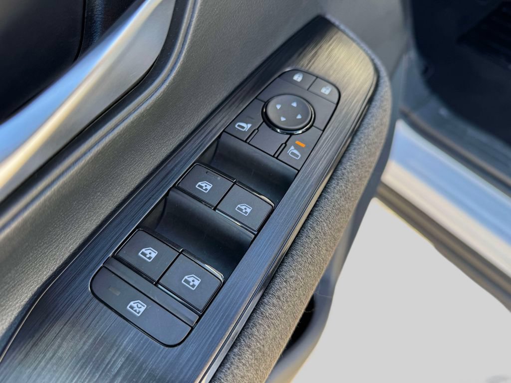 Certified 2025 Nissan Kicks SV FWD image 17