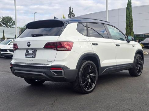 Used 2024 Volkswagen Taos SE AWD/4WD image 5