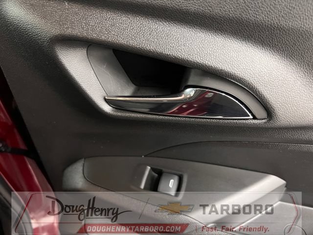 Used 2025 Chevrolet Trax LT w/ LT Convenience Package FWD image 34