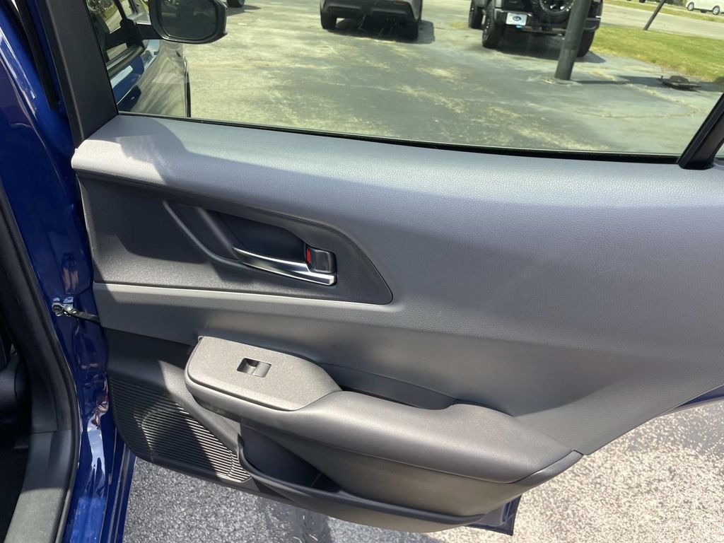 Used 2024 Toyota Prius XLE FWD image 17