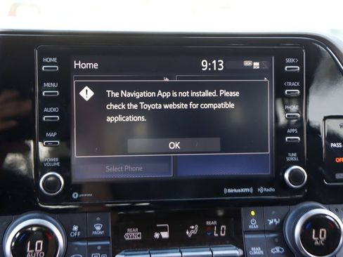 Used 2022 Toyota Highlander XLE FWD image 30
