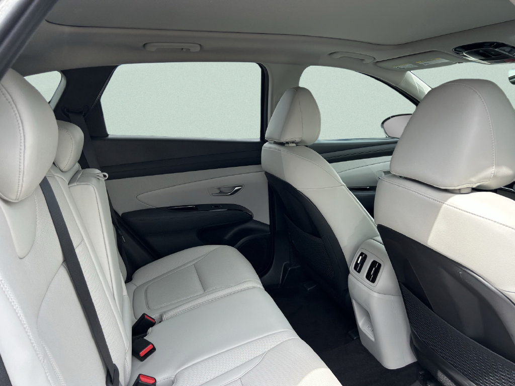 Certified 2025 Hyundai Tucson Limited AWD/4WD image 22