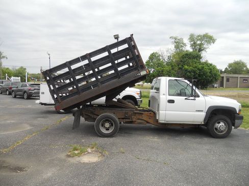 Used 2002 Chevrolet Silverado 3500 2WD Regular Cab image 18