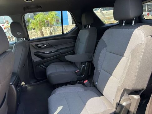 Used 2023 Chevrolet Traverse LT FWD image 6