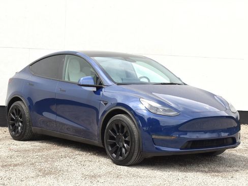 Used 2021 Tesla Model Y Long Range AWD/4WD image 1