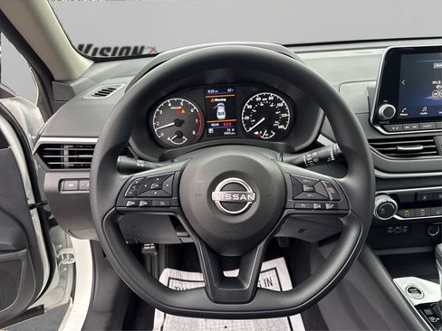 Used 2025 Nissan Altima 2.5 S FWD image 24