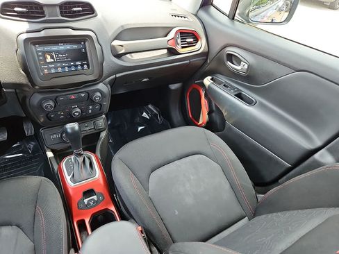 Used 2020 Jeep Renegade Trailhawk w/ Popular Equipment Group AWD/4WD image 12