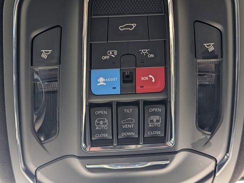 Used 2024 Jeep Grand Cherokee L Limited w/ Luxury Tech Group II image 52