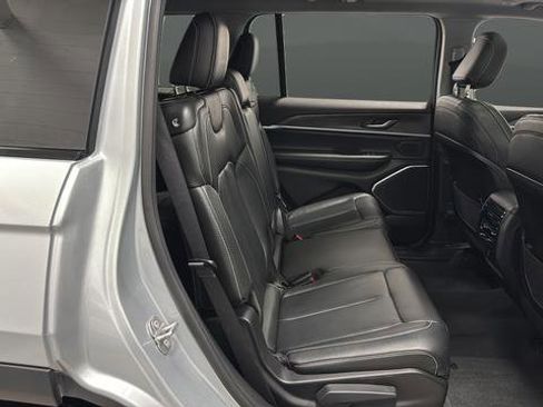 Used 2022 Jeep Grand Cherokee L Limited image 11