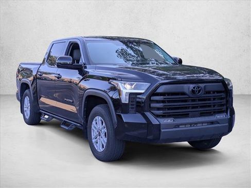 Used 2022 Toyota Tundra SR5 w/ SR5 Premium Package AWD/4WD image 3