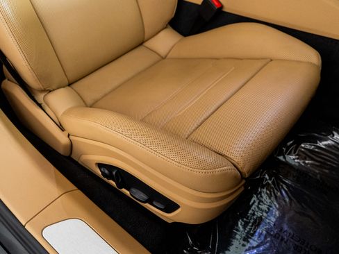 Used 2022 Porsche Panamera 4 Platinum Edition image 31