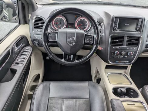 Used 2019 Dodge Grand Caravan SXT FWD image 18