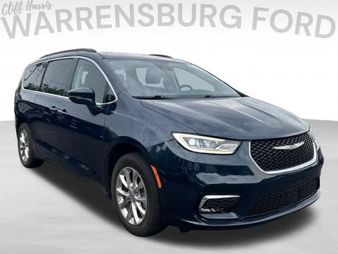 Used 2022 Chrysler Pacifica Touring-L AWD/4WD image 1
