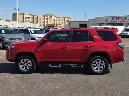 Used 2019 Toyota 4Runner TRD Off-Road image 2