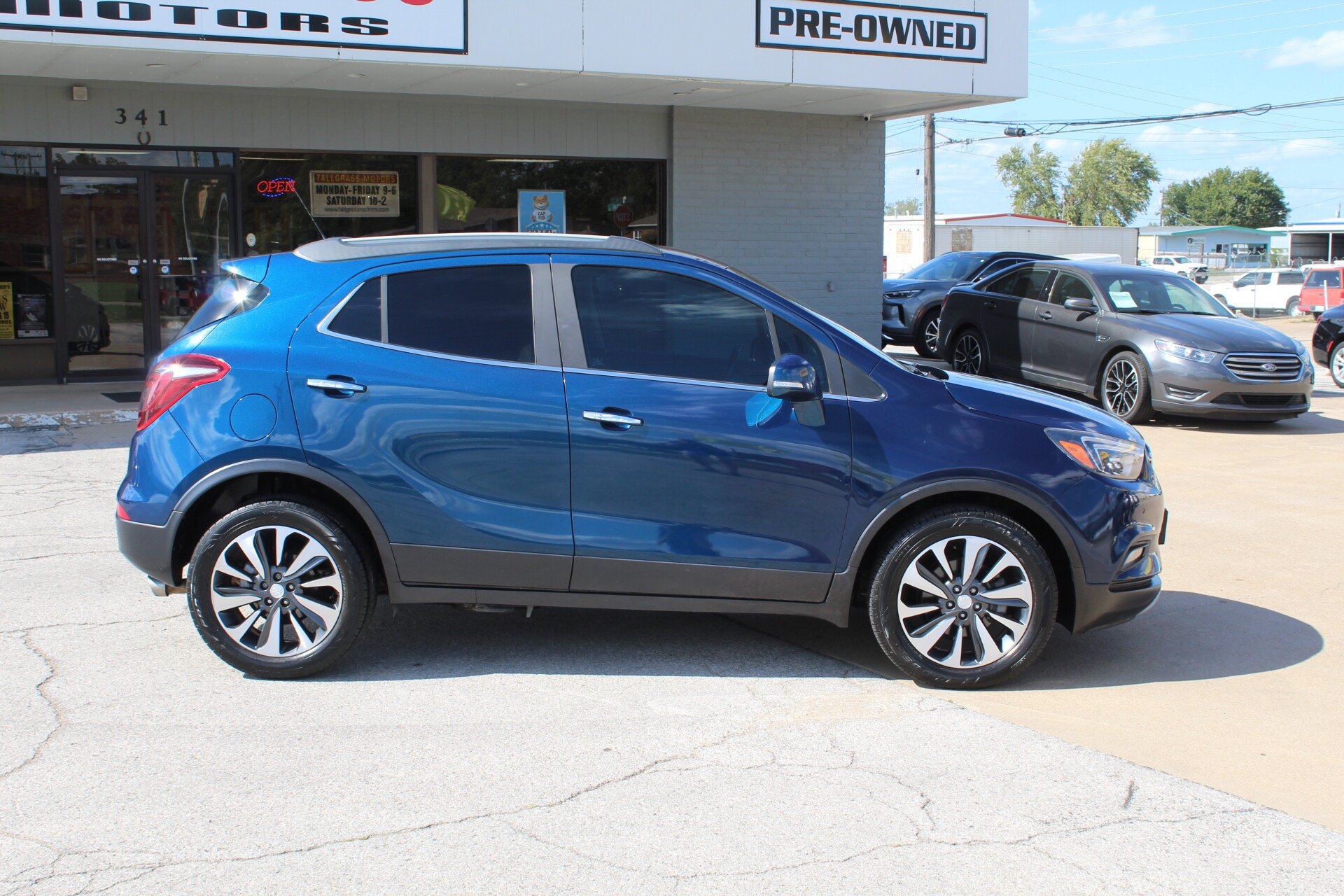 Used 2019 Buick Encore Essence w/ Safety Package II AWD/4WD image 3