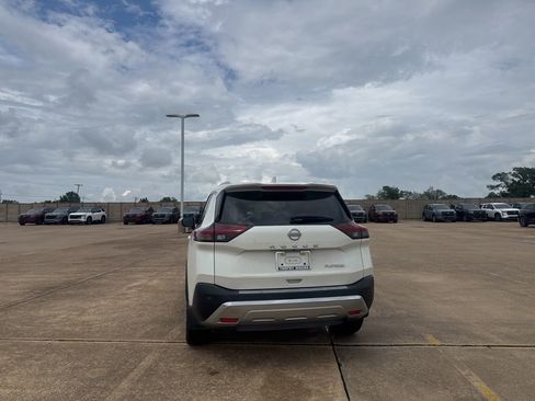 Used 2022 Nissan Rogue Platinum w/ Head-Up Display Package FWD image 17