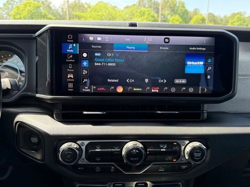 Used 2024 Jeep Gladiator Sport AWD/4WD image 19