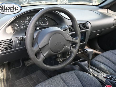 Used 2005 Chevrolet Cavalier Sedan w/ Preferred Equipment Group FWD image 16