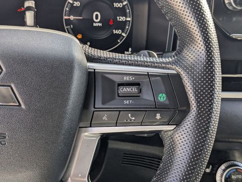 Used 2023 Mitsubishi Outlander SE image 20