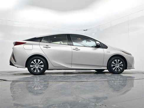 Used 2020 Toyota Prius Prime XLE image 41
