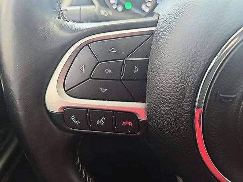 Used 2020 Jeep Compass Latitude w/ Cold Weather Group AWD/4WD image 17