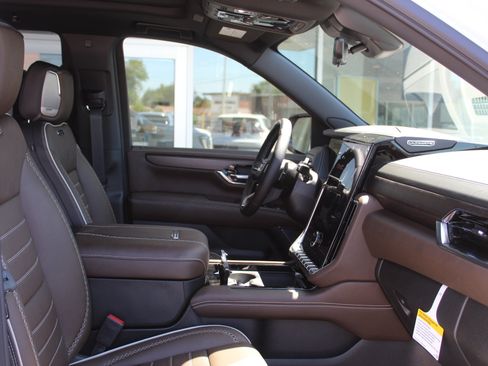 New 2026 GMC Yukon Denali Ultimate AWD/4WD image 14