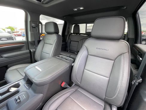 Used 2025 GMC Sierra 3500 Denali w/ Denali Reserve Package AWD/4WD image 17