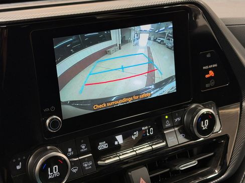Used 2025 Toyota Highlander XSE AWD/4WD image 21