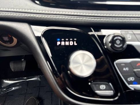 New 2027 Chrysler Pacifica Select AWD/4WD image 39