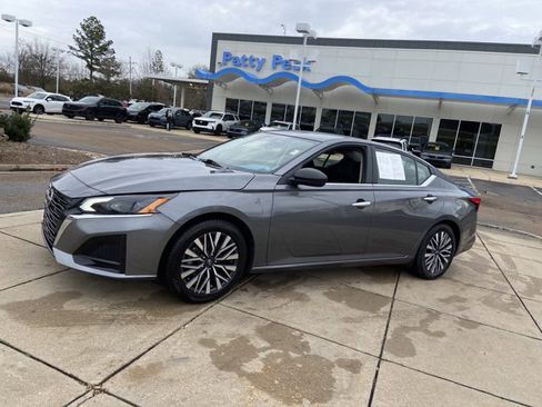 Used 2024 Nissan Altima 2.5 SV image 5