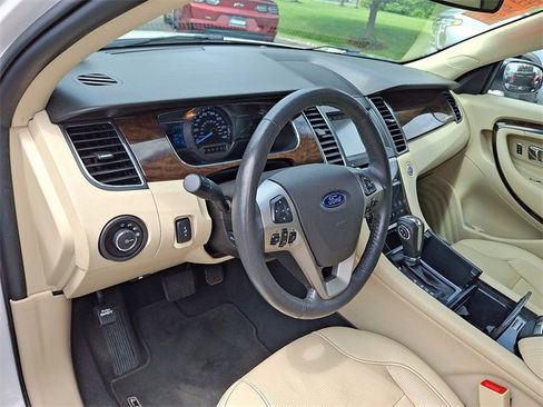 Used 2019 Ford Taurus Limited image 2