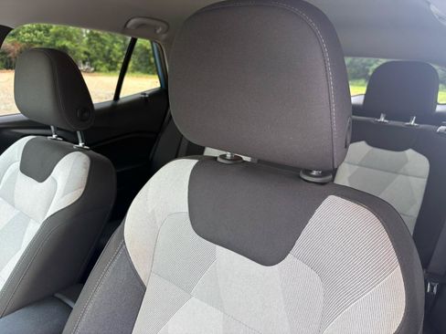 Used 2025 Chevrolet Trax LS w/ LS Convenience Package FWD image 16