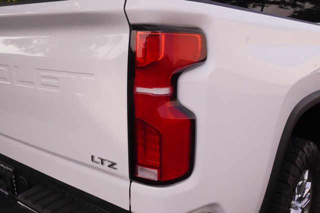 Used 2025 Chevrolet Silverado 2500 LTZ w/ LTZ Convenience Package AWD/4WD image 31