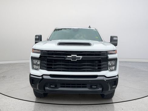 Used 2025 Chevrolet Silverado 2500 Custom w/ Custom Value Package AWD/4WD image 4