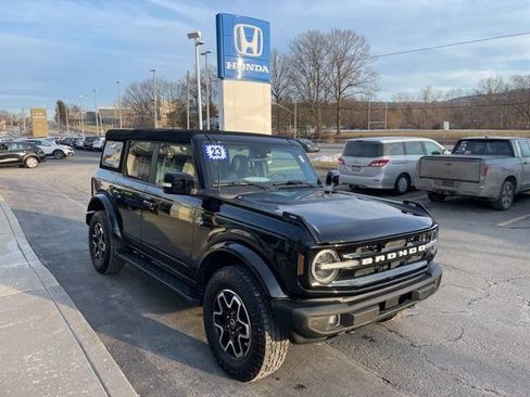 Used 2023 Ford Bronco Outer Banks AWD/4WD image 2