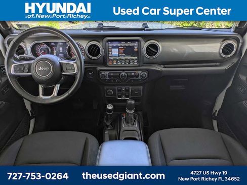 Used 2022 Jeep Gladiator Overland w/ LED Lighting Group AWD/4WD image 18
