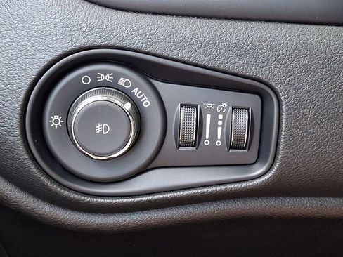 Used 2023 Jeep Renegade Limited w/ Sun/Sound Group AWD/4WD image 26