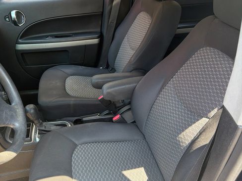 Used 2010 Chevrolet HHR LT FWD image 2