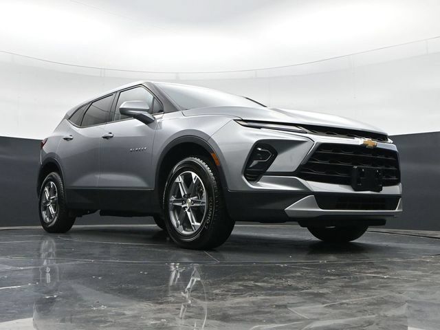 Used 2025 Chevrolet Blazer LT FWD image 41