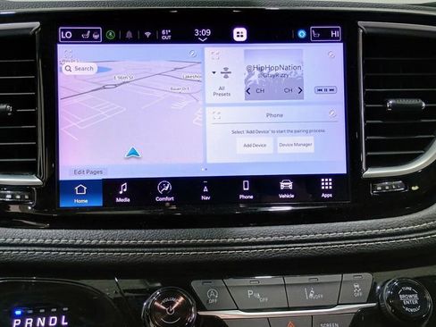 Used 2023 Chrysler Pacifica Limited image 18