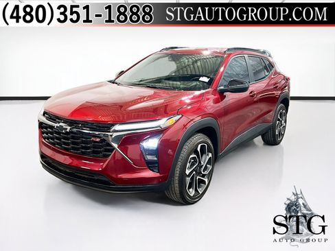 Used 2025 Chevrolet Trax RS FWD image 1