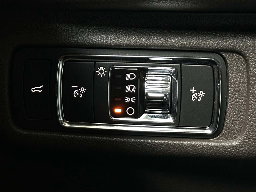 Used 2022 Lincoln Corsair AWD w/ Premium Package image 25