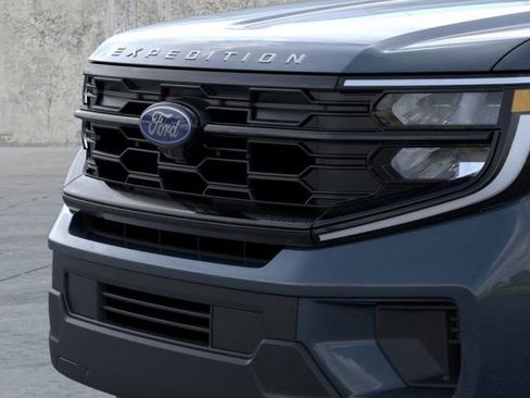 New 2025 Ford Expedition Active image 17