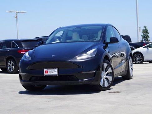 Used 2023 Tesla Model Y Long Range AWD/4WD image 3