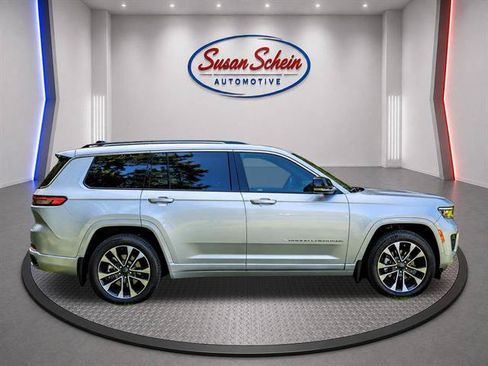 Used 2023 Jeep Grand Cherokee L Overland w/ Advanced Protech Group III AWD/4WD image 4