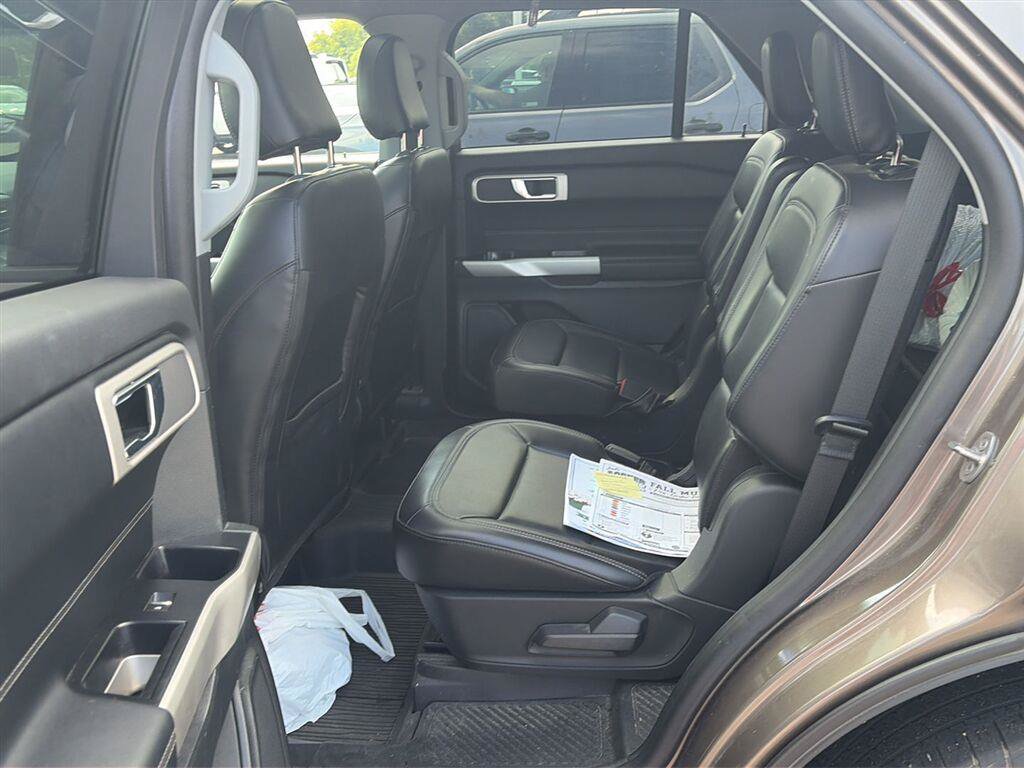 Used 2021 Ford Explorer XLT w/ Equipment Group 202A AWD/4WD image 31