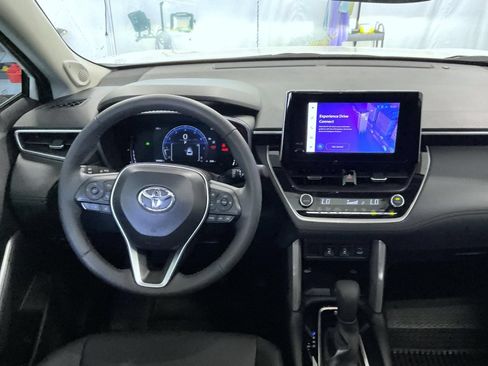 Used 2024 Toyota Corolla Cross XLE w/ Convenience Package AWD/4WD image 14