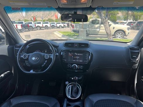 Used 2018 Kia Soul ! FWD image 22
